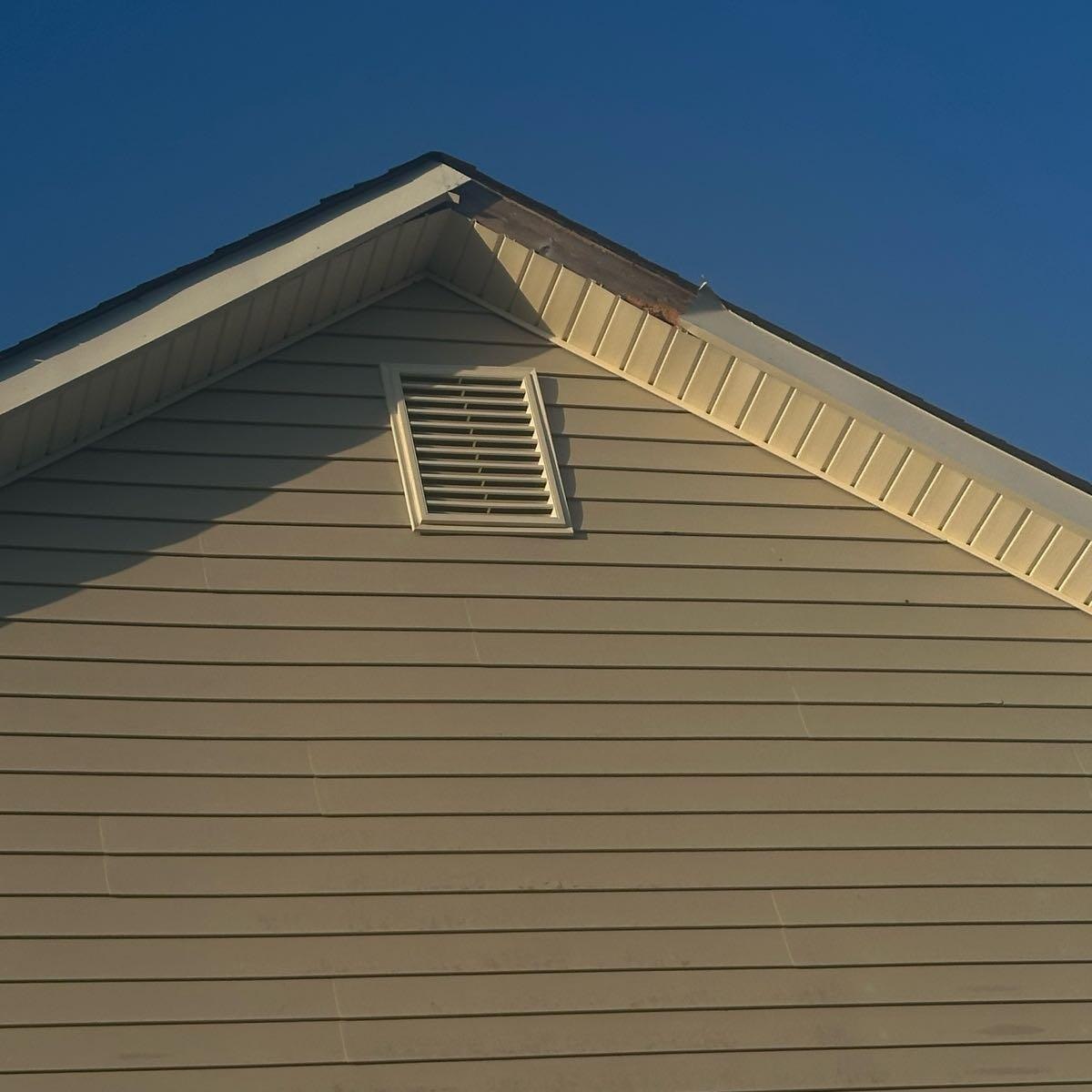 Fascia and roofline wood rot damage before repair